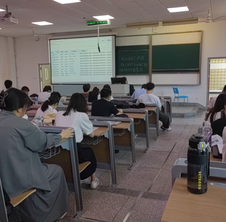 在候考室等待叫号,内心慌得一批